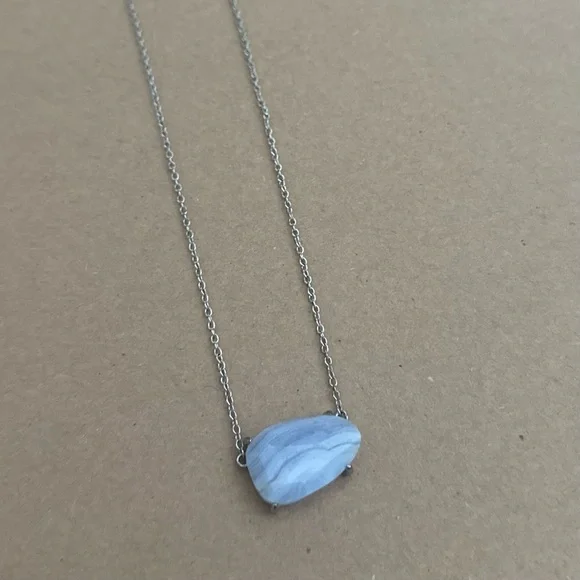 Kendra Scott Isla Necklace in Blue Lace Agate - Picture 2 of 2